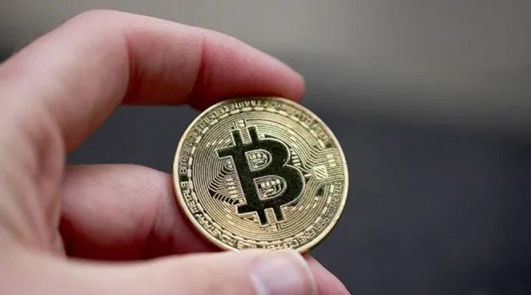 جهش ۶۵ درصدی دانلود برنامه کوین‌بیس؛ سرمایه‌گذاران خرد از خواب بیدار شدند؟