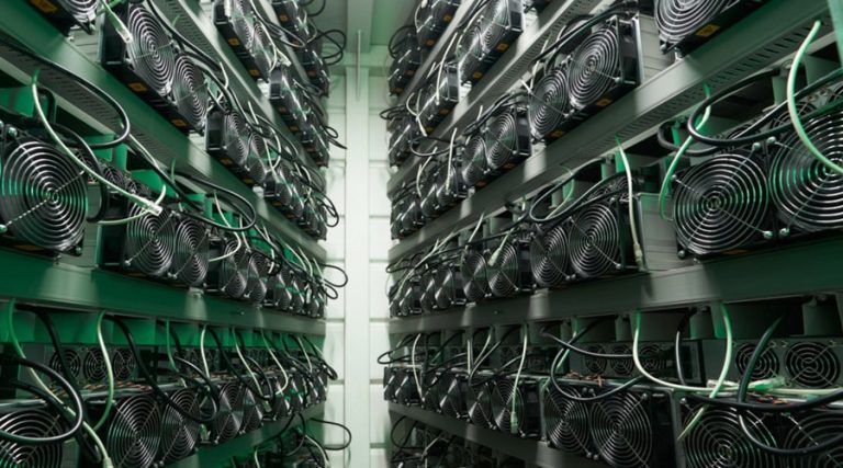 ماینینگ غیرمجاز رمزارزها؛ تهدیدی ۲ میلیارد دلاری برای صنعت برق کشور!