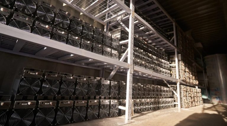 کشف مزرعه استخراج رمزارز در استادیوم ۱۶ هکتاری اهواز؛ پای چه کسانی در میان است؟