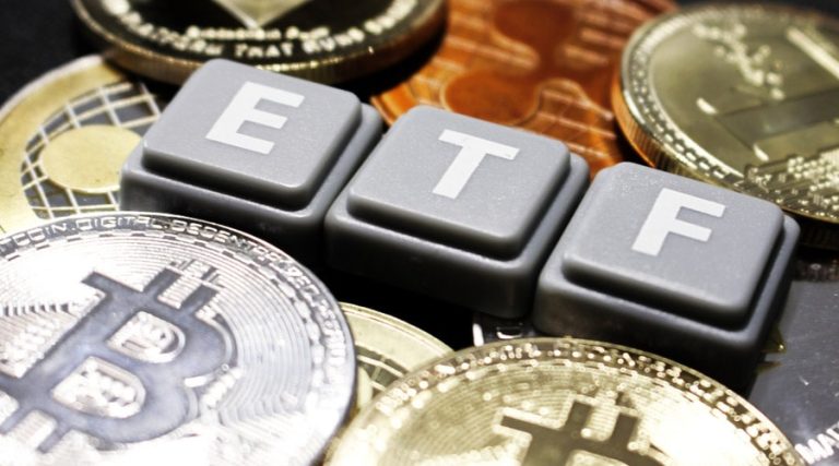 هفت ETF کریپتو همچنان در انتظار بررسی؛ تصمیم‌گیری نهایی به اکتبر موکول شد!