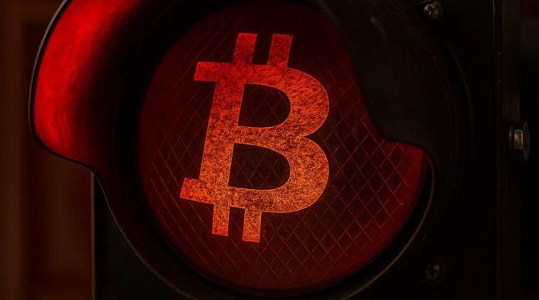 احتمال سقوط بیت کوین به زیر ۱۰۰ هزار دلار چقدر است؟