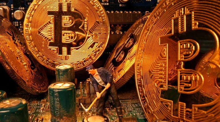 ماینر عصر ساتوشی بیدار شد! جابجایی بیت‌کوین‌های ۱۵ ساله چه سیگنالی می‌دهد؟